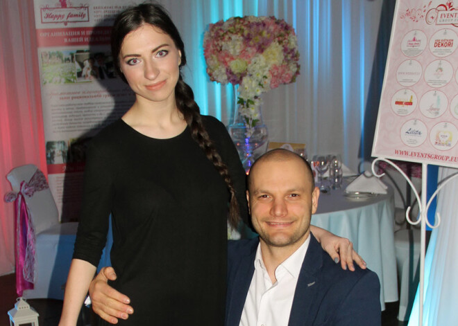 Dejotājs ratiņkrēslā Mārtiņš Oliņš apprecējies