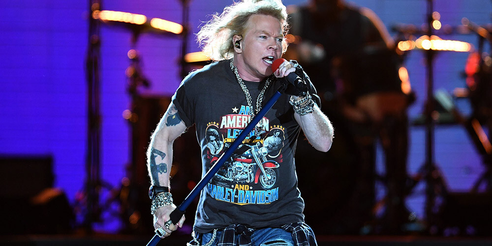 "Guns N' Roses" pagarina atkalapvienošanās turneju