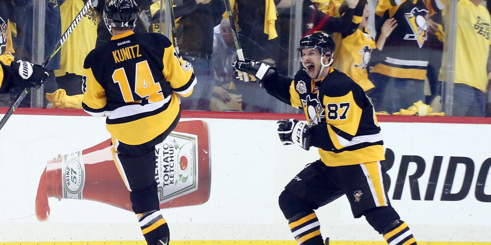 Pitsburgas "Penguins" otrajā pagarinājumā iemet vārtus un iekļūst NHL finālā