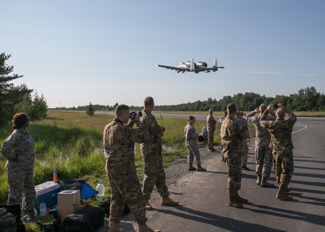 Militāro mācību dēļ uz Latvijas ceļiem iespējami satiksmes apgrūtinājumi