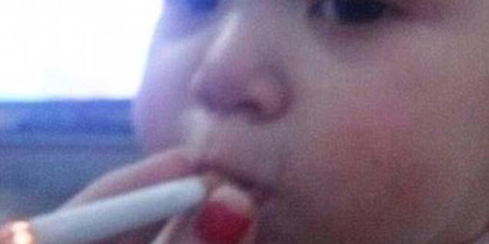 Интернет возмущен фото младенца с сигаретой во рту