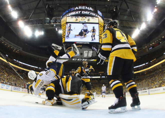 "Penguins" ar 12 metieniem pietiek, lai uzvarētu Stenlija kausa pirmajā finālspēlē