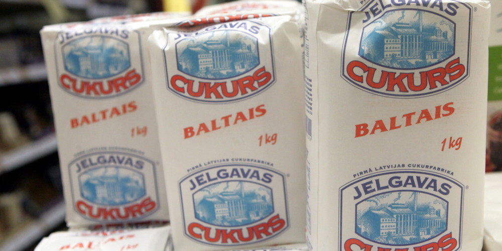 Cukurs ir pārtikas produkts, kas ir kristāliska, salda, parasti balta (bezkrāsaina) viela, ko galvenokārt izmanto kā saldvielu. Ķīmiski cukurs ir gandrīz tīra saharoze (C12H22O11)