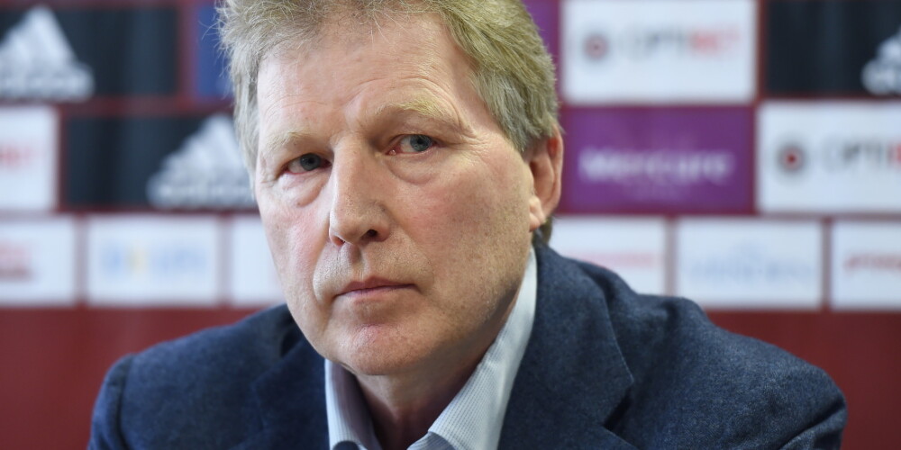 Aleksandrs Starkovs (dzimis 1957. gada 26. jūlijā Madonā) ir bijušais krievu tautības Latvijas futbolists un futbola treneris, šobrīd Latvijas izlases galvenais treneris. A. Starkova vadībā Latvijas izlase ir sasniegusi vislielākos panākumus tās pastāvēšanas vēsturē, iekļūstot 2004. gada Eiropas čempionāta finālturnīrā. Ilgus gadus A. Starkovs bija Rīgas "Daugavas" uzbrukuma līderis, pēc spēlētāja karjeras beigām pievērsās trenera darbam. Kā galvenais treneris trenējis Rīgas "Skonto" un Maskavas "Spartak", kā arī Latvijas U-21 futbola izlasi.Atzīts par 20. gadsimta otrās puses labāko Latvijas futbolistu. Par sasniegumiem Latvijas labā piešķirts IV šķiras Triju Zvaigžņu ordenis.