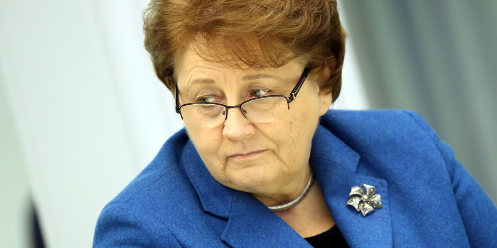 Laimdota Straujuma (dzimusi Lustika 1951. gada 24. februārī Mežvidu pagastā) ir Latvijas ekonomiste, ierēdne un politiķe. Pārstāv partiju "Vienotība". Bijusi valsts sekretāre dažādās ministrijās, Latvijas zemkopības ministre (2011—2014), Latvijas Ministru prezidente (2014—2016). Pirmā sieviete Latvijas Ministru prezidenta amatā.