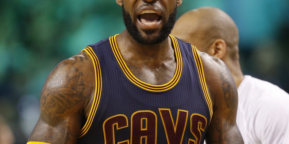 Lebrons Reimons Džeimss (angļu: LeBron Raymone James; dzimis 1984. gada 30. decembrī Akronā, Ohaio štatā, ASV) ir amerikāņu basketbolists, spēlē vieglā uzbrucēja pozīcijā, ASV basketbola izlases dalībnieks. Pašlaik (2016) pārstāv NBA klubu Klīvlendas "Cavaliers". NBA sākumā septiņas sezonas spēlēja Klīvlendas "Cavaliers", no 2010. līdz 2014. gadam spēlēja Maiami "Heat" sastāvā, pēc tam atgriezās "Cavaliers". "Heat" sastāvā izcīnījis NBA čempiontitulu 2012. un 2013. gadā, "Cavaliers" sastāvā par čempionu kļuvis 2016. gadā, kā arī kļuvis par divu Olimpisko spēļu (2008, 2012) zelta medaļas laureātu ASV izlases sastāvā.