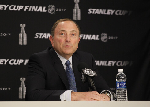 NHL komisārs Gerijs Betmens noliedz spekulācijas, ka NHL varētu mainīt savas domas. 