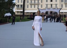 Kas par kleitu! Miljonāra sieva Santa Zāmuele paspīd Kannās