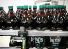 Alus ražotāji draud tiesāties ar valsti par plastmasas pudeļu aizliegumu