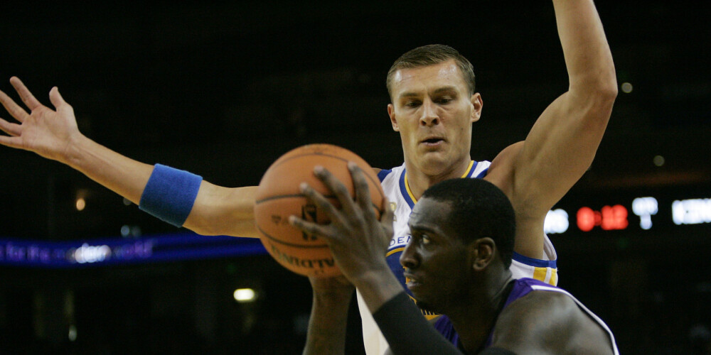 Andris Biedriņš (dzimis 1986. gada 2. aprīlī Rīgā) ir bijušais latviešu basketbolists, spēlēja centra pozīcijā, bijis Latvijas basketbola valstsvienības spēlētājs. Pēdējās spēles aizvadījis 2013. gadā NBA kluba Jūtas "Jazz" sastāvā, taču karjeras lielāko daļu spēlēja Goldensteitas "Warriors".