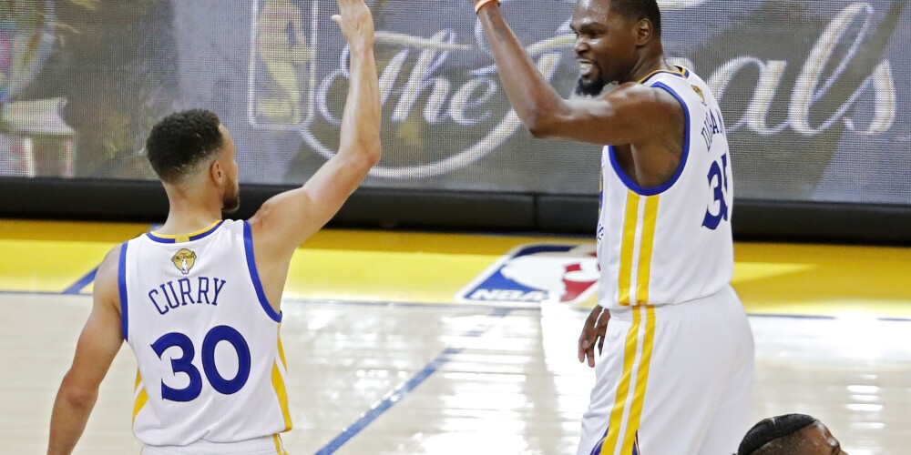NBA finālsērija sākas ar pārliecinošu "Warriors" uzvaru