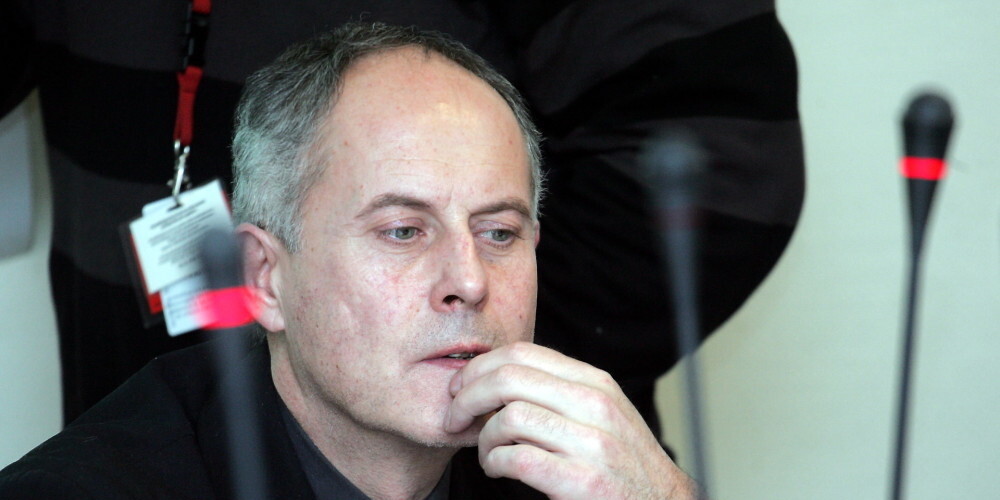 Māris Bērziņš (dzimis 1962. gadā) ir latviešu rakstnieks. M. Bērziņš beidzis Latvijas Universitātes Ekonomikas fakultāti. Strādājis par ekonomistu privātos uzņēmumos un valsts iestādēs. 1998. gadā viņš kļūst par Valsts kultūrkapitāla fonda direktoru, taču vēlāk pievēršas rakstniecībai. 2003. gadā izdota pirmā grāmata — romāns "Ērika Trauma sapnis". Kopš 2007. gada viņš ir Latvijas Rakstnieku savienības biedrs.