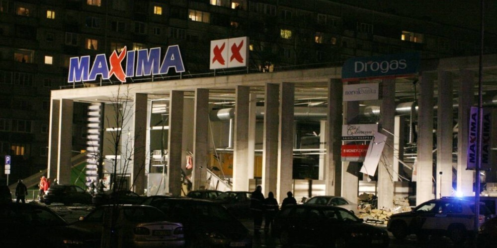 Lielveikala "Maxima" sagrūšana Rīgā, plašsaziņas līdzekļos saukta par Zolitūdes traģēdiju, ir traģisks negadījums, kas notika 2013. gada 21. novembrī apmēram plkst. 17.41 "Maxima" lielveikalā Priedaines ielā 20 (krustojumā ar Anniņmuižas ielu), Zolitūdē, Rīgā. Tā rezultātā bojā gājuši 54 cilvēki (to skaitā 3 glābēji, vairāki veikala darbinieki un citi), kā arī vairāki desmiti tikuši ievainoti. Kopējā nogruvuma platība bija apmēram 1500 m2. Šī ir lielākā traģēdija Latvijā kopš neatkarības atjaunošanas. Tāpat šī upuru skaita ziņā ir viena no lielākajām traģēdijām celtniecības objektos Eiropā pēdējo gandrīz 20 gadu laikā