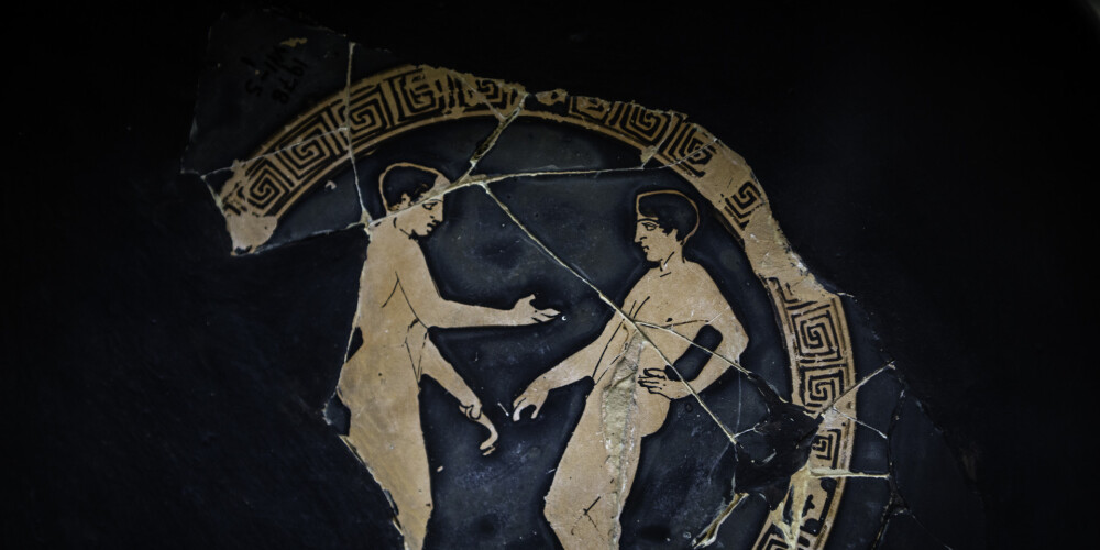 Kipra, oficiāli Kipras Republika, ir salu valsts austrumu Vidusjūrā. Tā ir trešā lielākā sala Vidusjūrā pēc Sicīlijas un Sardīnijas. Kipra atrodas uz austrumiem no Grieķijas, uz dienvidiem no Turcijas un Sīrijas, uz rietumiem no Libānas, uz ziemeļrietumiem no Gazas joslas un Izraēlas, uz ziemeļiem no Ēģiptes.