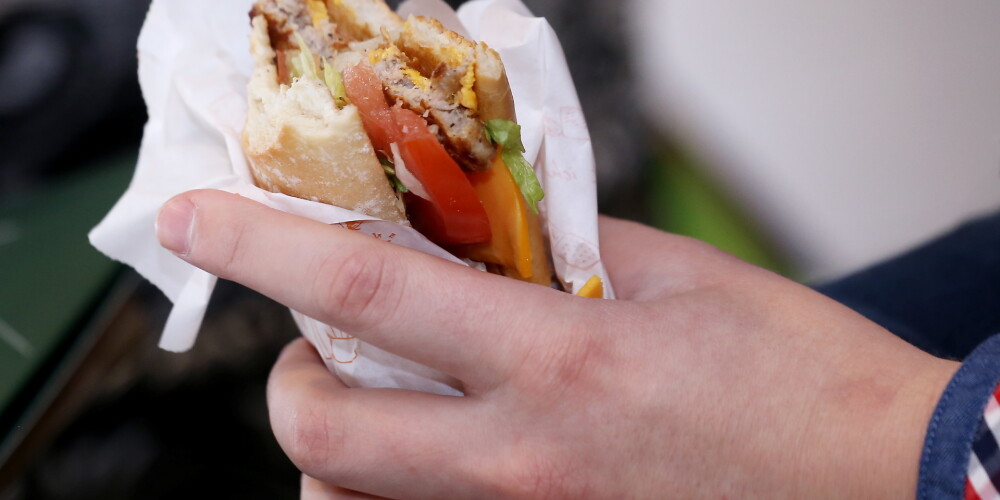 McDonald's korporācija ir pasaulē lielākā ātrās ēdināšanas ķēde, apkalpojot 50 miljonus klientu katru dienu. McDonald's galvenokārt pārdod hamburgerus, čīsburgerus, cāļa produktus, kartupeļus frī, brokastu ēdienus, bezalkoholiskos dzērienus, kokteiļus un desertus. Piedāvā arī salātus, ietinamos ēdienus un augļus. Viens no kompānijas pazīstamākajiem produktiem ir Big Mac, kuru ieviesa 1967. gadā.