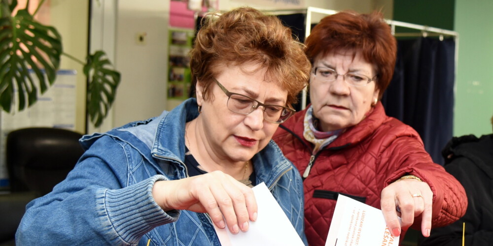 FOTOREPORTĀŽA: Latvija dodas balsot! Līdz pusdienlaikam savu izvēli izdarījuši jau 27%