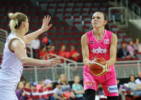 Latvijas basketbolistes pārbaudes spēļu ciklu mājās noslēdz ar uzvaru pār Baltkrieviju