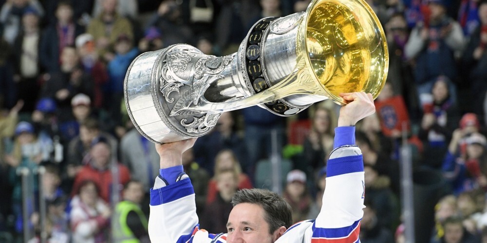 Kontinentālā hokeja līga (KHL) ir starptautiska hokeja līga, kura dibināta 2008. gadā un kurā spēlē 21 komandas no Krievijas, kā arī pa vienai no Latvijas, Baltkrievijas, Slovākijas, Kazahstānas, Ķīnas, Somijas un Horvātijas. Līgas uzvarētāja, neatkarīgi no valsts, kurā klubs atrodas, iegūst Krievijas čempiona titulu, kā arī izcīna Gagarina kausu.
