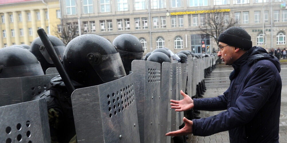 Baltkrievija, oficiāli Baltkrievijas Republika, ir valsts Austrumeiropā. Baltkrievija robežojas ar Poliju rietumos, Lietuvu ziemeļrietumos, Latviju ziemeļos, Krieviju austrumos un Ukrainu dienvidos. Baltkrievijas galvaspilsēta ir Minska, citas lielākās pilsētas: Grodņa, Vitebska, Bresta, Mogiļeva un Gomeļa. Trešo daļu no valsts klāj meži.