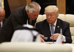 ASV Valsts sekretārs Tilersons un Donalds Tramps.