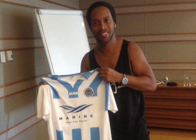 Kaut kas neticams! Futbola leģenda Ronaldinju varētu spēlēt Latvijas čempionātā