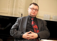 "Lielās mūzikas balvas" žūrijas priekšsēdētājam, diriģentam, komponistam, Jāzepa Vītola Latvijas Mūzikas akadēmijas asociētajam profesoram Andrim Vecumniekam šodien 54.