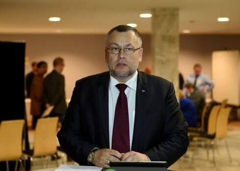 Centrālās vēlēšanu komisijas priekšsēdētājam Arnim Cimdaram šodien 56. Apsveicam!
