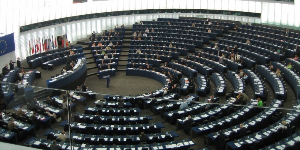 Eiropas Parlaments (EP) ir Eiropas Savienības dalībvalstu pilsoņu vēlēta (vienīgā tieši ievēlētā) ES institūcija, kuras galvenā mītne ir Immeuble Louise Weiss Strasbūrā (Francija), kur notiek plenārsesijas un kas ir EP oficiālā rezidence, kā arī Espace Léopold komplekss Briselē (Beļģija), kur notiek sagatavošanās sanāksmes un neplenārās sesijas.