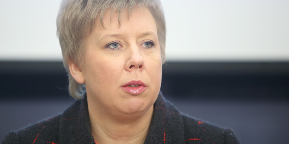 Ilze Pētersone kopš 2009. gada 20. maija bija Iekšlietu ministrijas valsts sekretāre. No 2005.gada I.Pētersone kļuva par IeM valsts sekretāra vietnieci un no 2007.gada decembra līdz 2009. gada martam pildīja bijušā Ministru prezidenta Ivara Godmaņa padomnieces pienākumus ES jautājumos. Pēc valdības maiņas I.Pētersone atgriezās iekšlietu sistēmā, kur turpināja pildīt valsts sekretāra vietnieces pienākumus. 2008.gada 12.novembrī I.Pētersone apbalvota ar III šķiras Atzinības krustu, savukārt 2003.gada 10.jūnijā ar IeM Zelta goda zīmi. Bijusi atbildīga par Eiropas savienības (ES) likumdošanas saskaņošanu iekšlietu jomā Latvijas iestāšanās procesā ES, vēlāk turpināja darbu kā atbildīgā par Latvijas pievienošanās procesu Šengenas telpai.