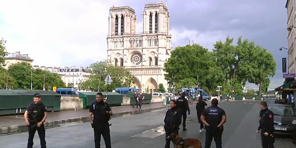 Uzbrukums pie Parīzes Dievmātes katedrāles bijis "izolēts gadījums"