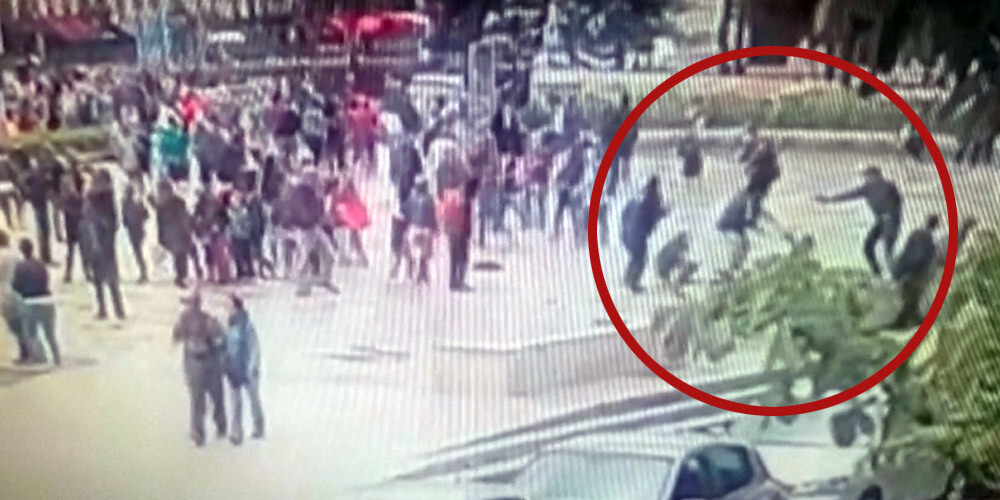 Novērošanas kameras fiksējušas uzbrukumu policistam pie Parīzes Dievmātes katedrāles
