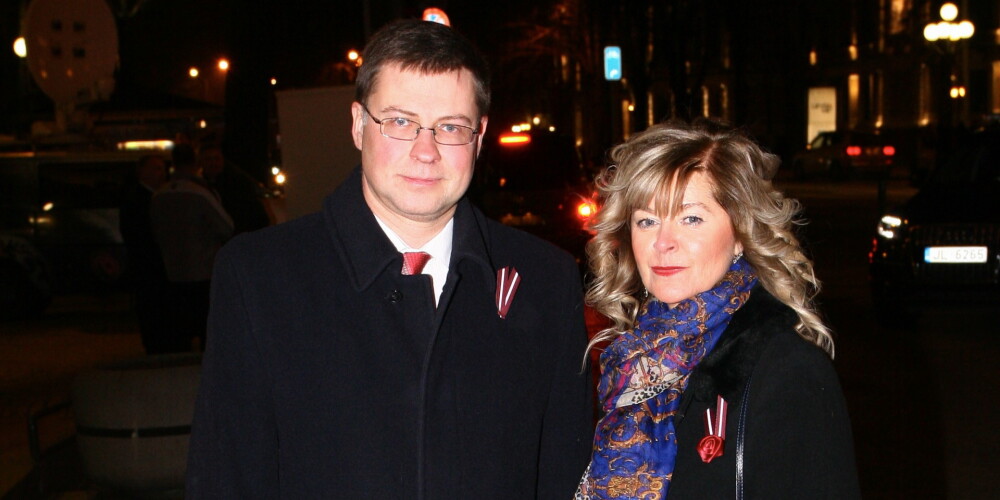 Eirokomisāra sieva Ārija Dombrovska kopā ar Valdi dzīvo starp Rīgu un Briseli