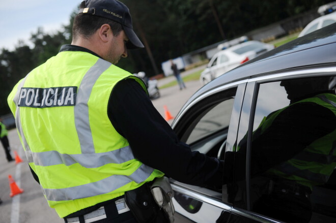 Daugavpils kristiešu saraksta pirmais numurs Sergejs Parfjonovs par sevi licis runāt, jo ar auto vizinājies kunga prātā. Bet ne jau Dieva tā Kunga, bet gan Zaļā Pūķa prātā. Tas viņam nepalīdzēja iekļūt pilsētas rātsnamā.