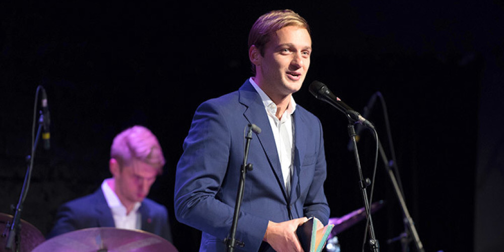 Daumants Kalniņš ir latviešu dziedātājs. Par Kvazimodo lomu Zigmara Liepiņa melodrāmas “Parīzes Dievmātes katedrāle” iestudējumā Nacionālajā teātrī Daumants Kalniņš saņēma “Spēlmaņu nakts” balvu kategorijā “Gada debija skatuves mākslā” un tika nominēts Lielajai mūzikas balvai 2012 kategorijā “Gada debija”, kuras ietvaros ieguva publikas simpātiju balvu. Vairāku džeza vokāla konkursu laureāts, Grand Prix ieguvējs konkursā Riga Jazz Stage 2015.