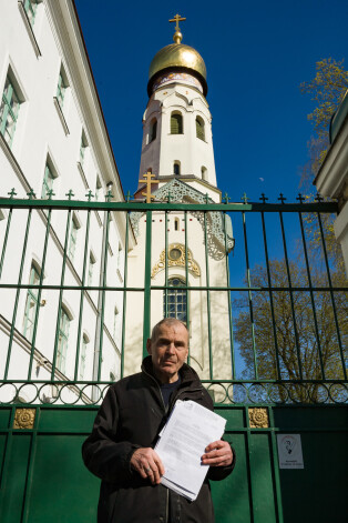 Gandrīz divu gadu laikā Grebenščikova vecticībnieku draudzes vadība nav atradusi laiku, lai tiktos ar Jāni Murānu. Viņš drīkst tikai rakstīt iesniegumus, uz kuriem nesaņem atbildes. 