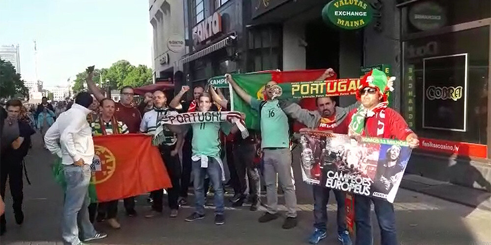 Portugāles futbola fani piedzied Rīgu