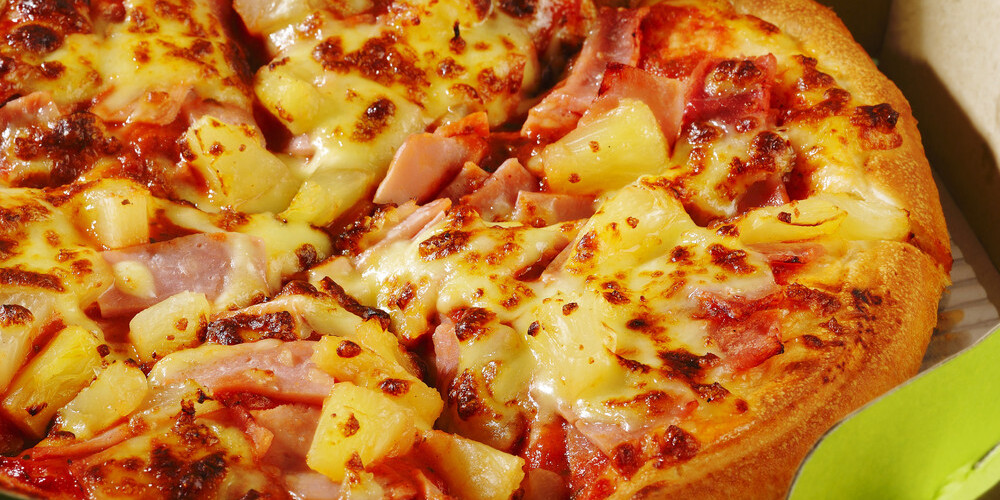 Miris cilvēks, kurš izgudroja slaveno Havaju picu - to ar ananasa gabaliņiem