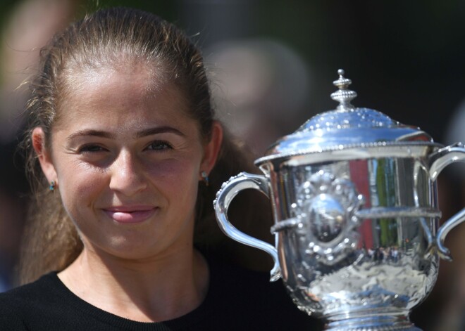 Aļona Ostapenko šodien plkst. 22:15 ielido Rīgā