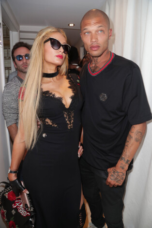 36-летняя светская львица Пэрис Хилтон тоже отхватила «лакомый кусочек»!