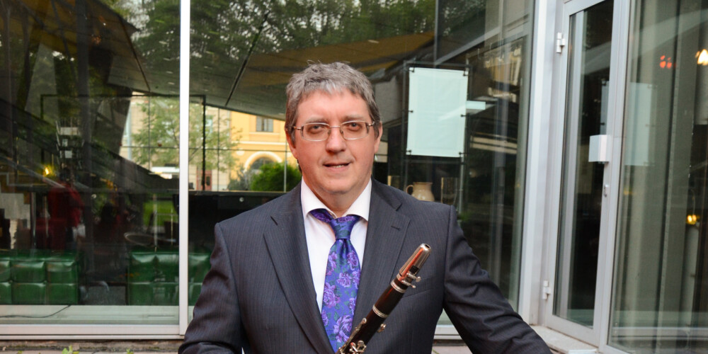 Žoržs Siksna (dzimis 1957. gada 13. jūnijā Augstkalnes pagastā) ir latviešu mūziķis un vokālais pedagogs. Mācījies Annas Brigaderes skolā Tērvetē un Dobeles mūzikas skolā. Strādājis Klaipēdas teātrī. Laikā no 1978. līdz 1989. gadam bijis Latvijas TV un radio kora estrādes orķestra solists.Kļuva slavens 1970. gados, kad uzstājās kopā ar Viktoru Lapčenoku, Margaritu Vilcāni. Dažas no viņa populārākajām dziesmām ir Muļķe sirds un Genoveva. Piedalījies "Mikrofona aptaujā", kur vairākkārt ieguvis godalgotas vietas. 2009. gadā kopā ar Jelgavas tirkīza kori startēja TV3 šovā "Koru Kari 2" un ieguva otro vietu.