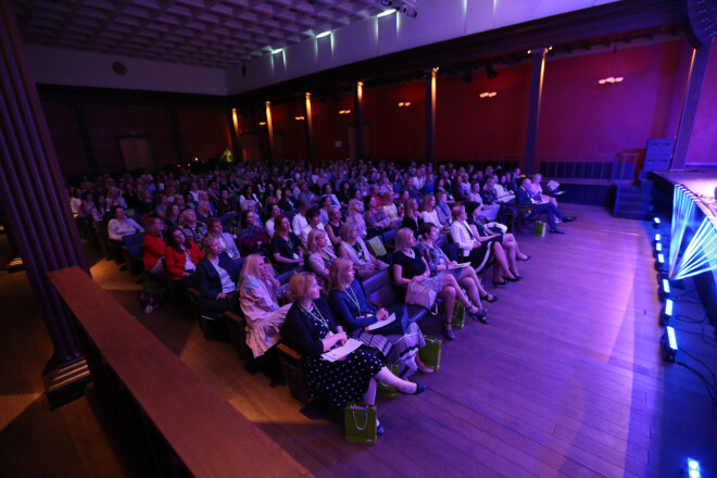 Šogad konferencē vienkopus satikās teju 300 sievietes.