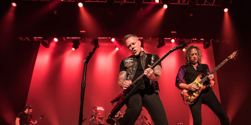 Metallica ir amerikāņu smagā metāla mūzikas grupa, kura izveidota 1981. gadā Losandželosā. Tā tika dibināta, kad bundzinieks Larss Ulriks ievietoja sludinājumu Losandželosas laikrakstā, lai interesenti piesakās izveidot jaunu grupu. Vienīgi Ulriks un solists Džeimss Hetfīlds ir palikuši grupā no pašiem pirmsākumiem. Pašlaik ģitārists ir Kērks Hamets, bet grupas pašos pirmsākumos tas bija Deivs Masteins. Savukārt basģitāristi ir mainījušies vairākkārt. Pagaidām tas ir Roberts Truhiljo. Metallica jau no paša sākuma spēlēja mūziku ātrā ritmā, kura bija izteikti instrumentāla un agresīva. Tādā veidā viņi kopā ar trim citām grupām - Slayer, Megadeth un Anthrax - izveidoja tā saukto smagā metāla apakšzanra trešmetāla "lielo četrinieku".