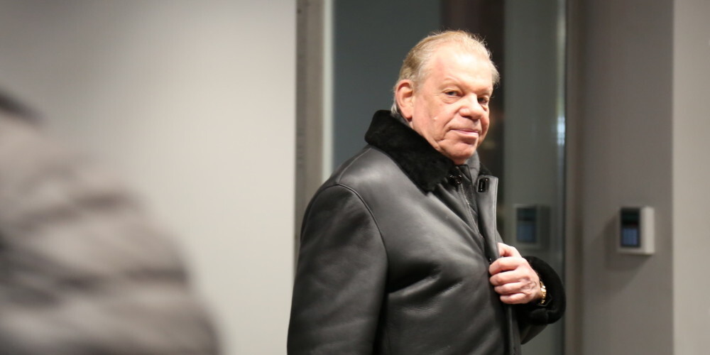 Kirovs Lipmans (dzimis 1940. gada 5. novembrī Liepājā) ir Latvijas uzņēmējs, bijušais ilggadējais Latvijas Hokeja federācijas prezidents (1994—95; 1998—2016). AS "Grindeks" padomes priekšsēdētājs un lielākais akcionārs. AS "Liepājas Metalurgs" bijušais prezidents un padomes loceklis.