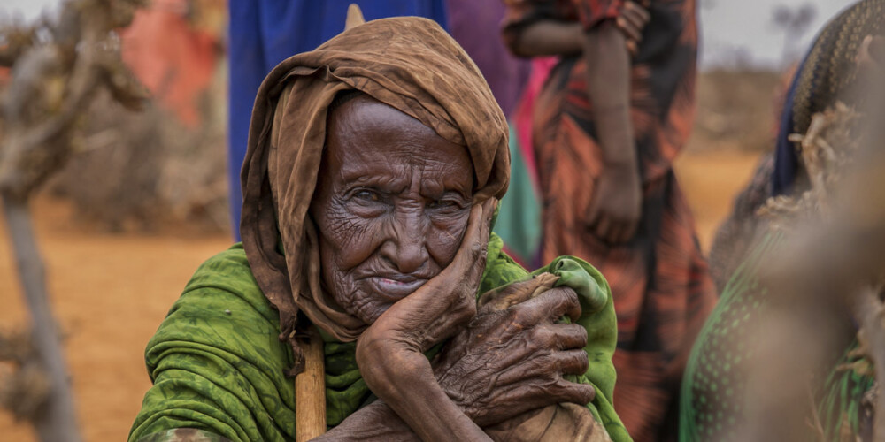 Somālijas Republika ir valsts Āfrikas austrumdaļā. Somālijas teritorijā kopš 1990. gadu sākuma ir divas pašpasludinātas republikas ziemeļos - Somālilenda un Puntlenda, kā arī cilšu un dažādu grupējumu dalītā Somālija valsts dienvidu daļā. Somālija robežojas ar Džibutiju ziemeļos, Etiopiju rietumos un Keniju dienvidos. Ziemeļos to apskalo Adenas līcis, bet austrumu krastu apskalo Indijas okeāns. Somālijas galvaspilsēta ir Mogadīšo. Somālijai ir garākā kontinenta krasta līnija, un tās reljefs galvenokārt sastāv no plakankalnēm, līdzenumiem un augstienēm. Klimats pārsvarā visu gadu ir karsts, ar periodiskiem musonu vējiem un neregulārām lietusgāzēm