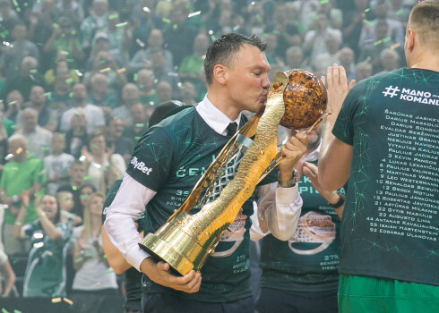 Šarūna Jasikeviča vadītais "Žalgiris" šosezon jau 19. reizi kļuva arī par Lietuvas čempioniem. 