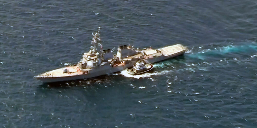 ASV karakuģa sadursmē ar kravas kuģi pie Japānas pazuduši 7 apkalpes locekļi