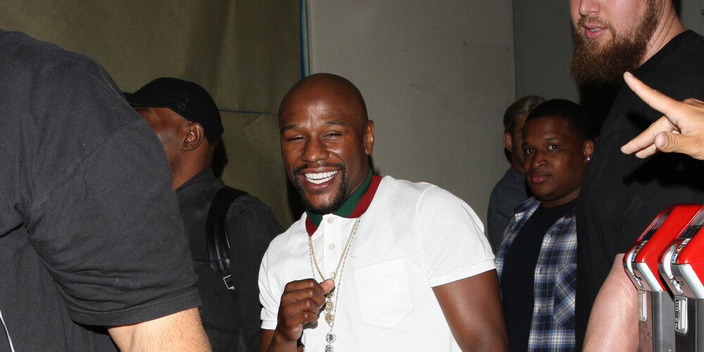 Floids Džoijs Meivezers juniors (dzimis Floids Sinklērs 1977. gada 24. februārī Grendrapidsā, Mičiganas štatā ASV) ir profesionāls amerikāņu bokseris. Viņš ir piecu svara kategoriju pasaules čempions, kopumā ir izcīnījis 9 Pasaules čempiona titulus. Profesionāļa karjeras laikā ir uzvarējis visās 44 cīņās, kurās piedalījies. Laikraksta The Ring vērtējumā viņš ir viens no izcilākajiem bokseriem visā pasaulē. Atlantas 1996. gada Vasaras Olimpiskajās spēlēs izcīnīja bronzas medaļu.