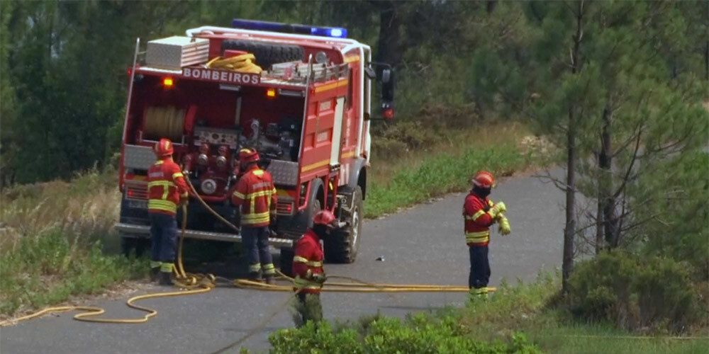 Ugunsdzēsēji Portugālē turpina cīņu ar postošajiem mežu ugunsgrēkiem