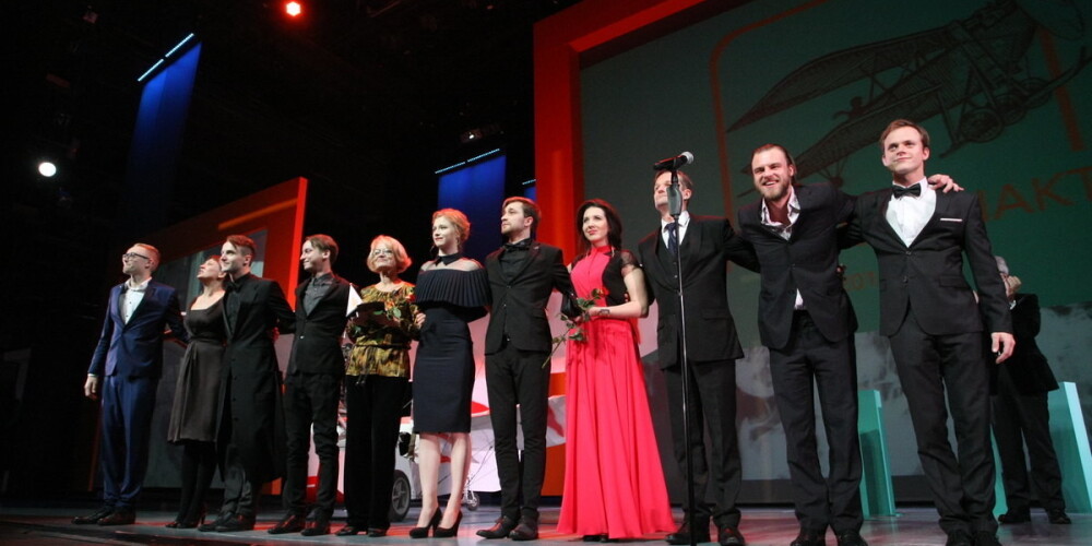 Spēlmaņu nakts ir gadskārtēja teātra balvu pasaniegšanas ceremonija, ko rīko Latvijas Teātru darbinieku savienība (LTDS). Tā tika iedibināta 1993. gadā, pirmā apbalvošanas ceremonija tika rīkota 1994. gadā, godinot labākos sasniegumus 1993. gadā. Balvas tiek pasniegtas vairākās kategorijās.