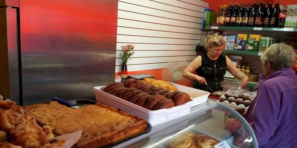 Anglijas mazpilsētā Spaldingā latviešu konditoreja ir jau septīto gadu. Spožu nākotni bodes vadītāja Liāna neredz.